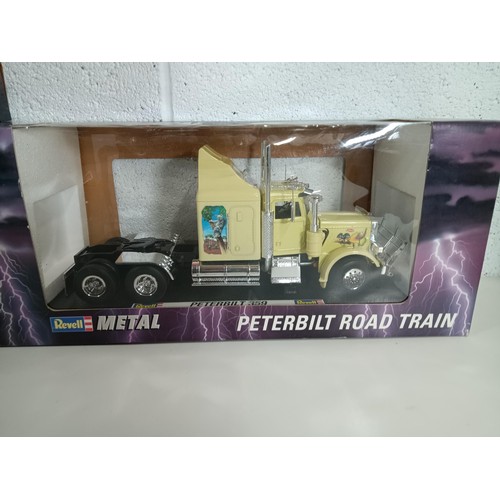 860 - A Revell Metal 1:24 Die Cast (with Plastic Parts) Peter Built 359 Road Train with Flat Bed Trailer a... 