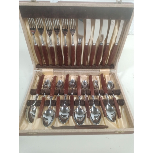 800 - A Vintage Canteen of Cutlery