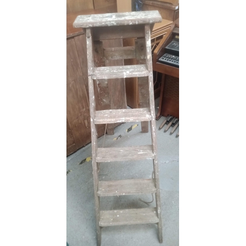 58C - 5 Tread Wooden Step Ladder