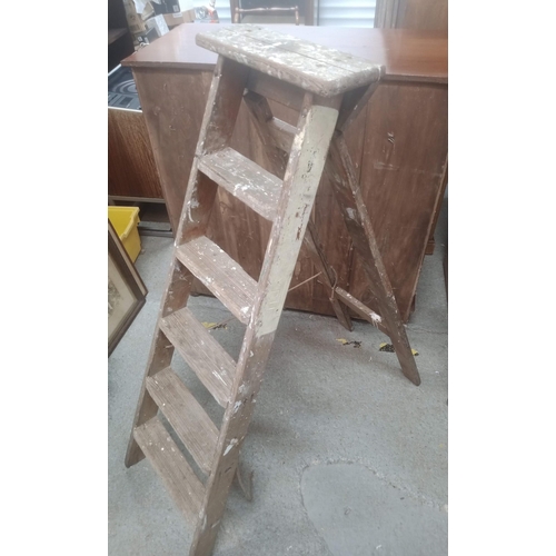 58C - 5 Tread Wooden Step Ladder