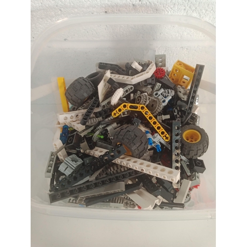 873 - A Quantity of Lego Technix  and Mindstorm Parts