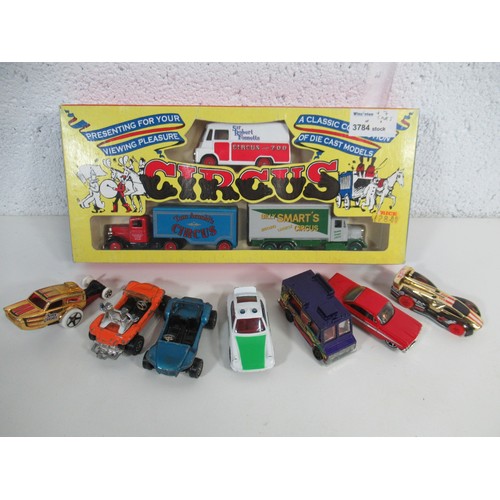 864 - Circus Set and 7 x Cars