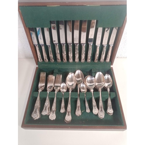 802 - Stainless Steel Cutlery Set in Wooden Case