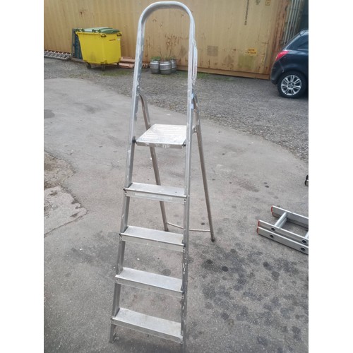 57D - 4 Step Climb/ Tilt Step Ladder