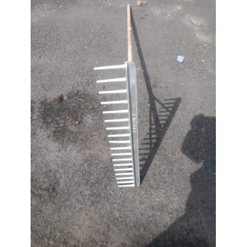 50B - Faithful Aluminium Landscape Rake 70cm Rake Head