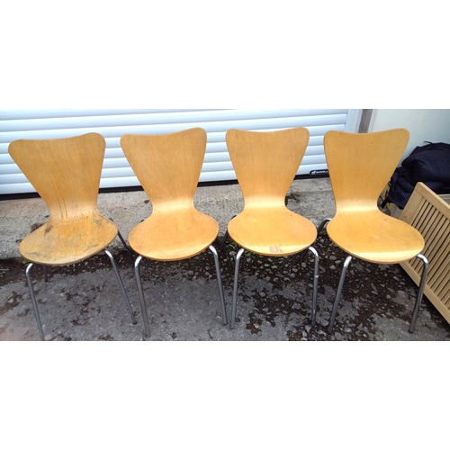 768 - 4 x Stacking Chairs