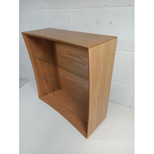 733 - A Free Standing Shelf Unit