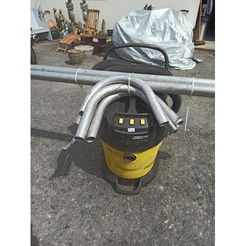 813 - A Karcher Professional NT73 Gutter Vacuum with Aluminium Poles and Accessories  - Pat Tested - Missi... 