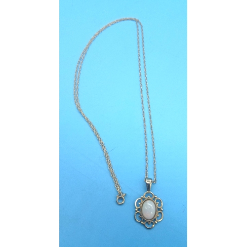 284 - A 9ct Gold and White Opal Necklace