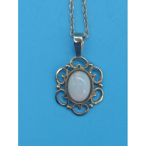 284 - A 9ct Gold and White Opal Necklace