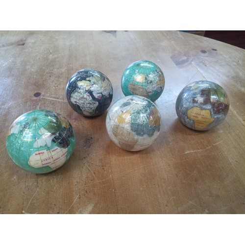 724C - 5 x Miniature World Globe Ornaments