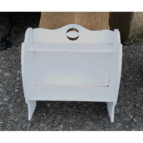 780b - A Vintage White Painted Shelf Unit