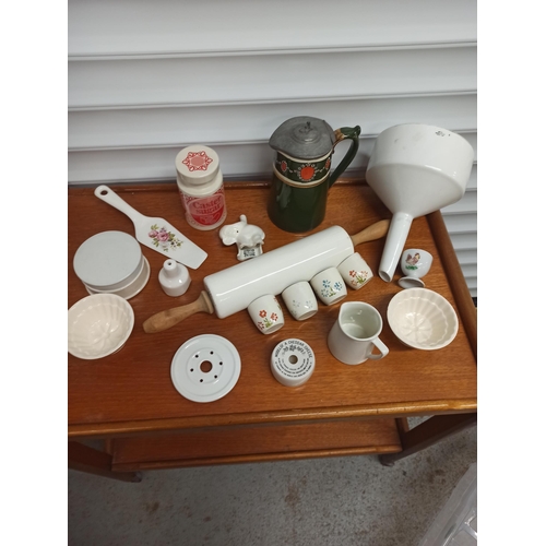 203 - Assorted Kitchenalia