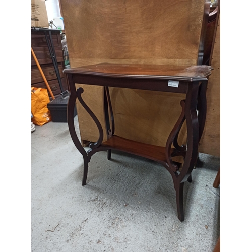 572 - Mahogany Side Table with Shelf 72 x 68 x 40cm