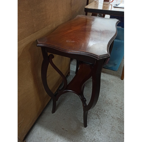 572 - Mahogany Side Table with Shelf 72 x 68 x 40cm