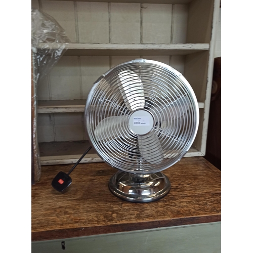 531 - Retro Style Oscilating 30cm Diameter Fan