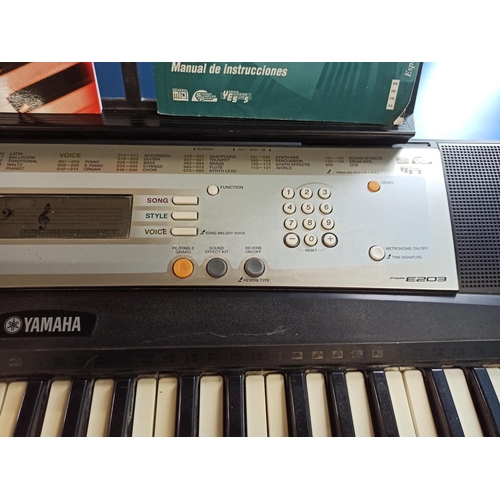 527 - Yahama PSRE203 With User Guide and The Complete Keyboard Player Book