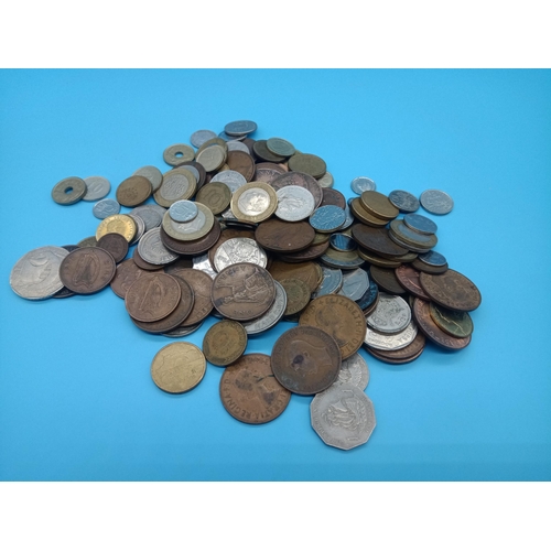 558 - A Quantity of Worldwide Coins