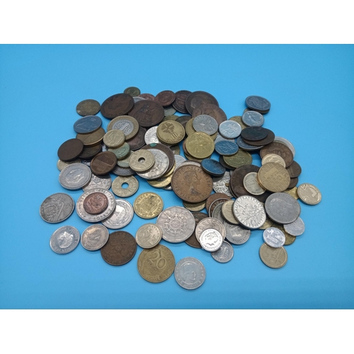 559 - A Quantity of Worldwide Coins