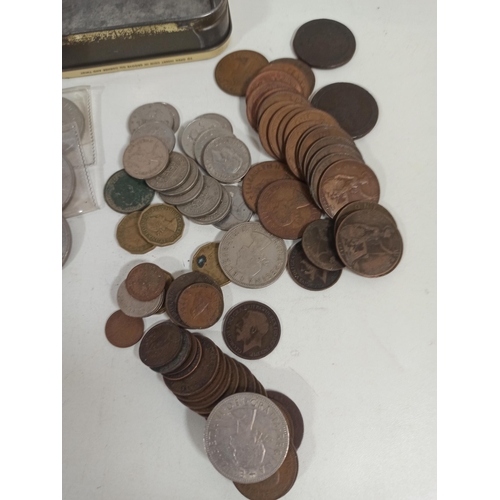 551 - A Quantity of British Pennies and Crowns