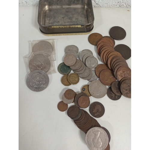 551 - A Quantity of British Pennies and Crowns