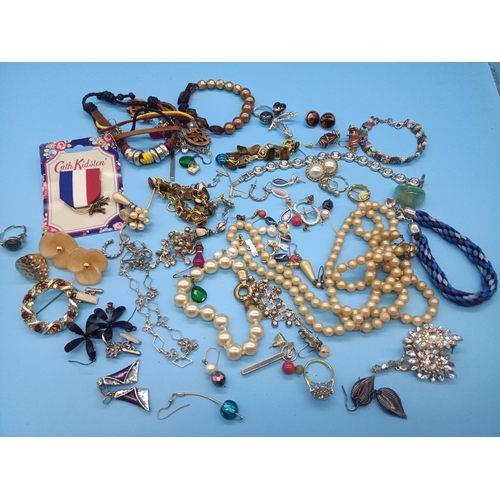 504 - A Quantity of Faux Bijou Jewellery