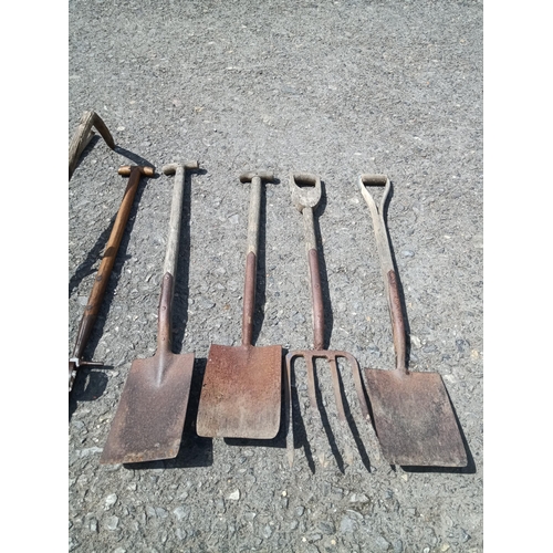 74 - 6 x Antique Garden Tools including a Root Lifter