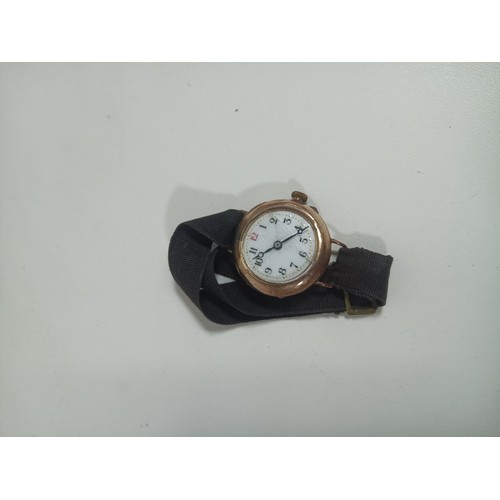 319 - A Ladies 9ct Gold Watch - Running - requires new crystal