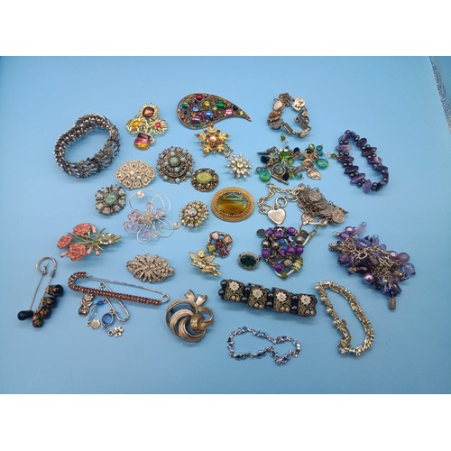 502 - A Quantity of Costume Jewellery