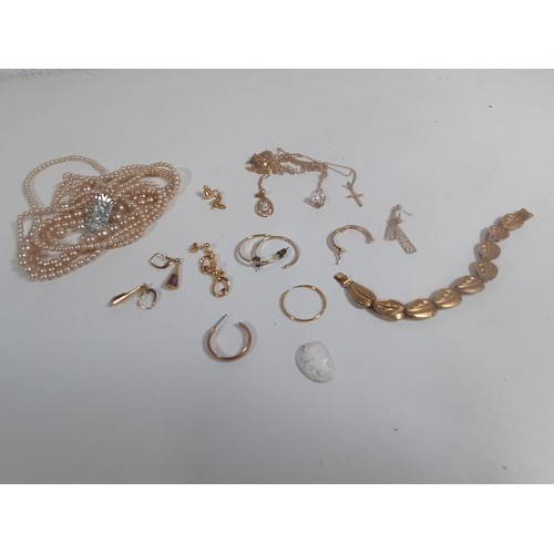 495 - A Quantity of Pearl Necklaces and Other Costume Jewellery