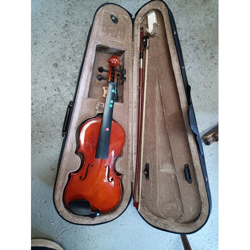 522b - A Windsor Violin in Case