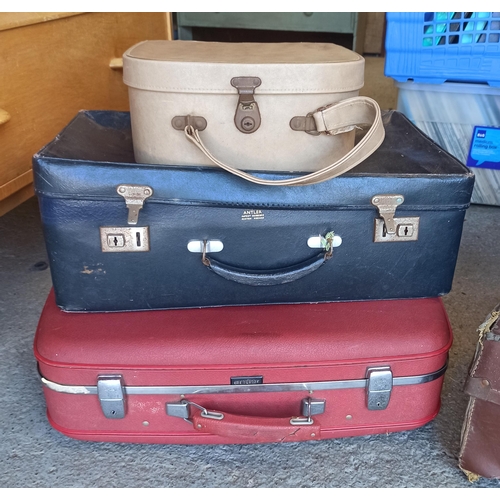 959 - 6 x Vintage Suitcases