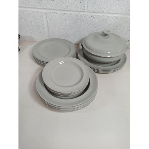 150 - Wedgewood Windsor Grey Part Dinner Service - 4 x Dinner Plates, 6 x Side Plates, 6 x Small Dinner Pl... 