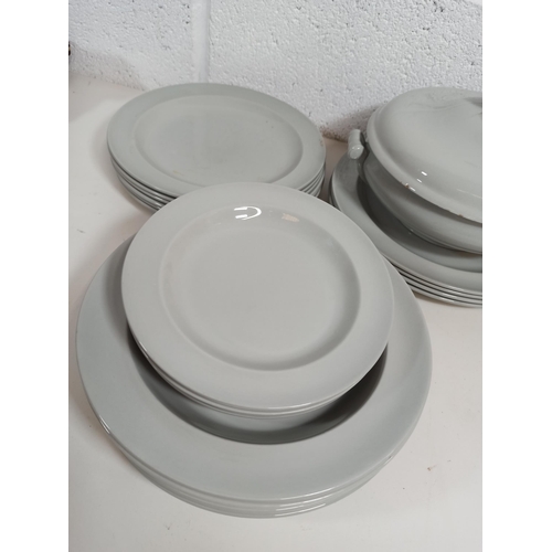 150 - Wedgewood Windsor Grey Part Dinner Service - 4 x Dinner Plates, 6 x Side Plates, 6 x Small Dinner Pl... 