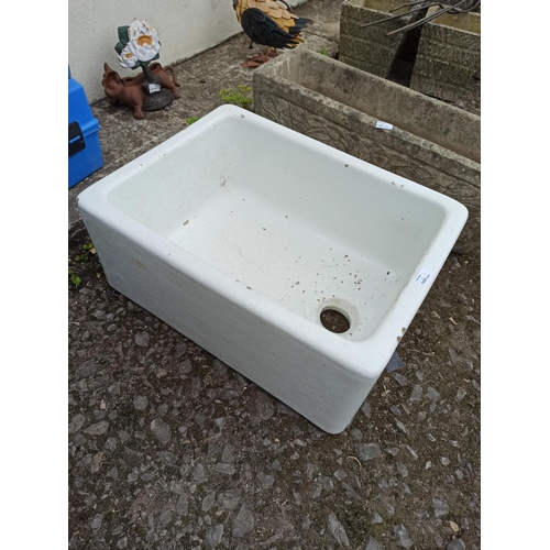 910 - Large Belfast Sink