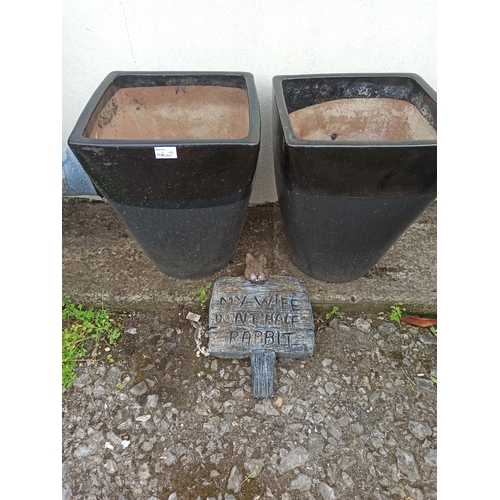 916 - 2 x Large Black and Grey Garden Planters 45 x 36 x 36cm( small crack as pictured) plus a Garden Sign