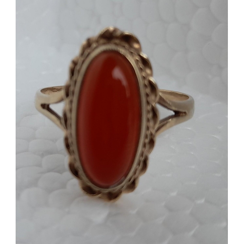 204 - Hallmarked 9ct Gold Carnelian Ring 4 Grams