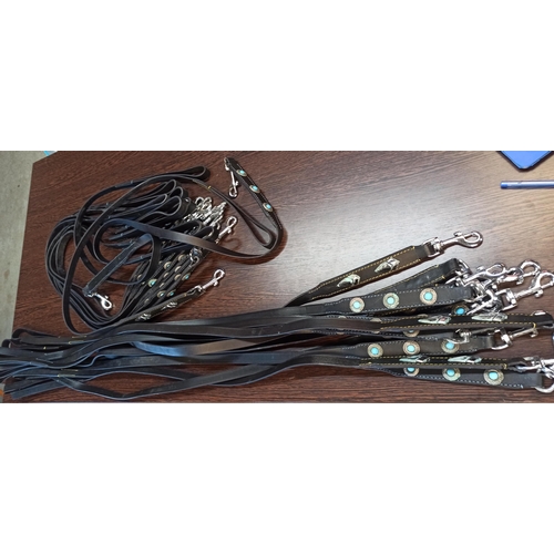 943 - A Quantity of Leather Dog Leads x 25