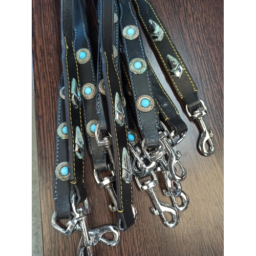 943 - A Quantity of Leather Dog Leads x 25