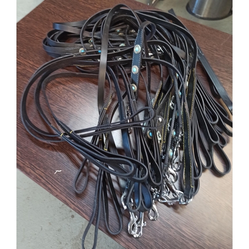 944 - A Quantity of Leather Dog Leads x 25