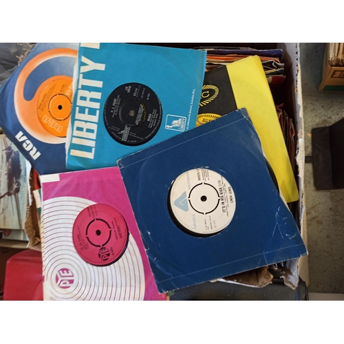 172 - A Selection of Mixed 7 Inch Vinyls