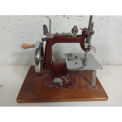 112B - Vintage Essex MK1 1950's Toy Sewing Machine with Singer Oil Can