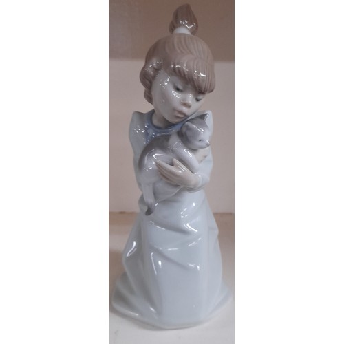 877B - Lladro - Sleepy Young Girl Holding Kitten 5712 - Excellent Condition