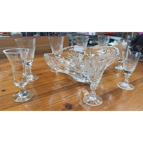 565 - Assorted Glass Ware Inc. Fruit Bowls and Sherry Glasses