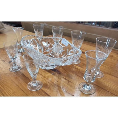 565 - Assorted Glass Ware Inc. Fruit Bowls and Sherry Glasses