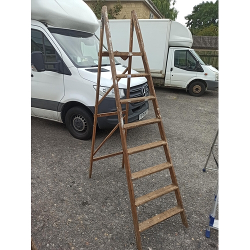 186 - 7 x Tread Wooden Step Ladder