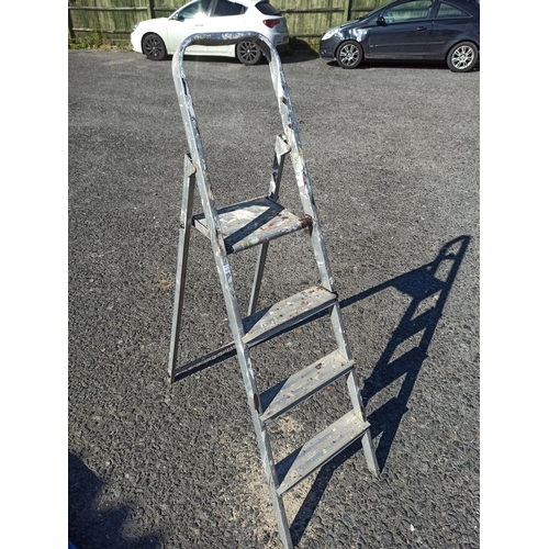 303 - 3 Tread Metal Step Ladder