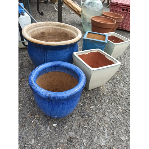 230 - 2 x Round Blue Glazed Pots, 2 Matching Square Glazed Pots and 1 Other Square Glazed Pot