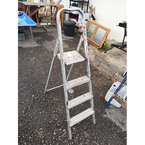 183 - 3 Tread Metal Step Ladder