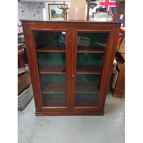 887 - Mahogany Display Unit with 4 Shelves and Glass Doors 137cm H x 109cm W x 34cm D